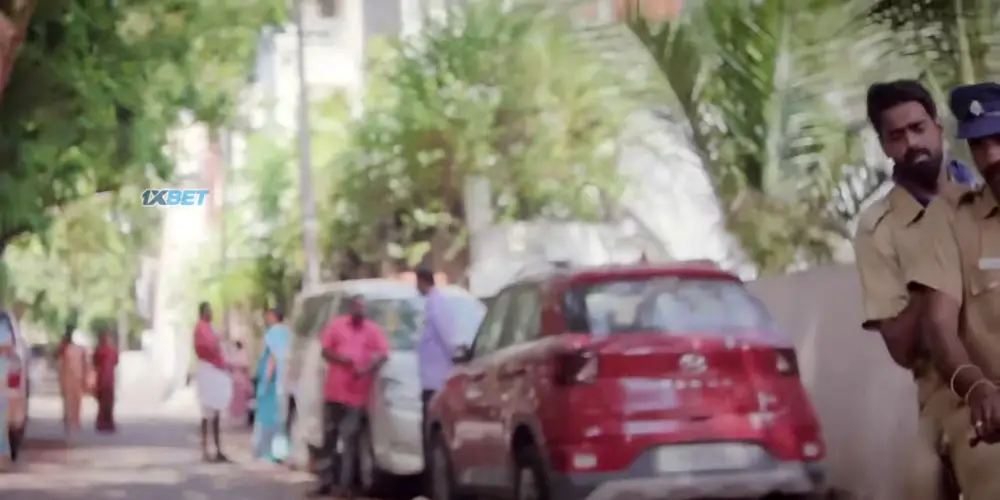 View Aan Paavam Pollathathu (2019) — screenshot Aan Paavam Pollathathu (2019) — screenshot