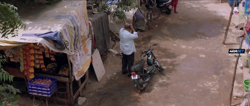 View Idi Minnal Kadhal (2025) — screenshot Idi Minnal Kadhal (2025) — screenshot